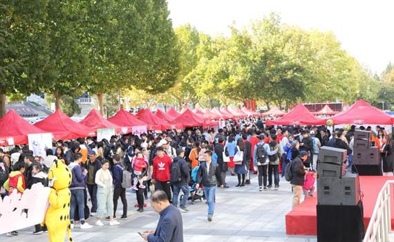 说明:https://news.buaa.edu.cn/__local/7/63/29/64E8F5A559A9BFF0098452AD130_D59E7904_240A0.jpg?e=.jpg